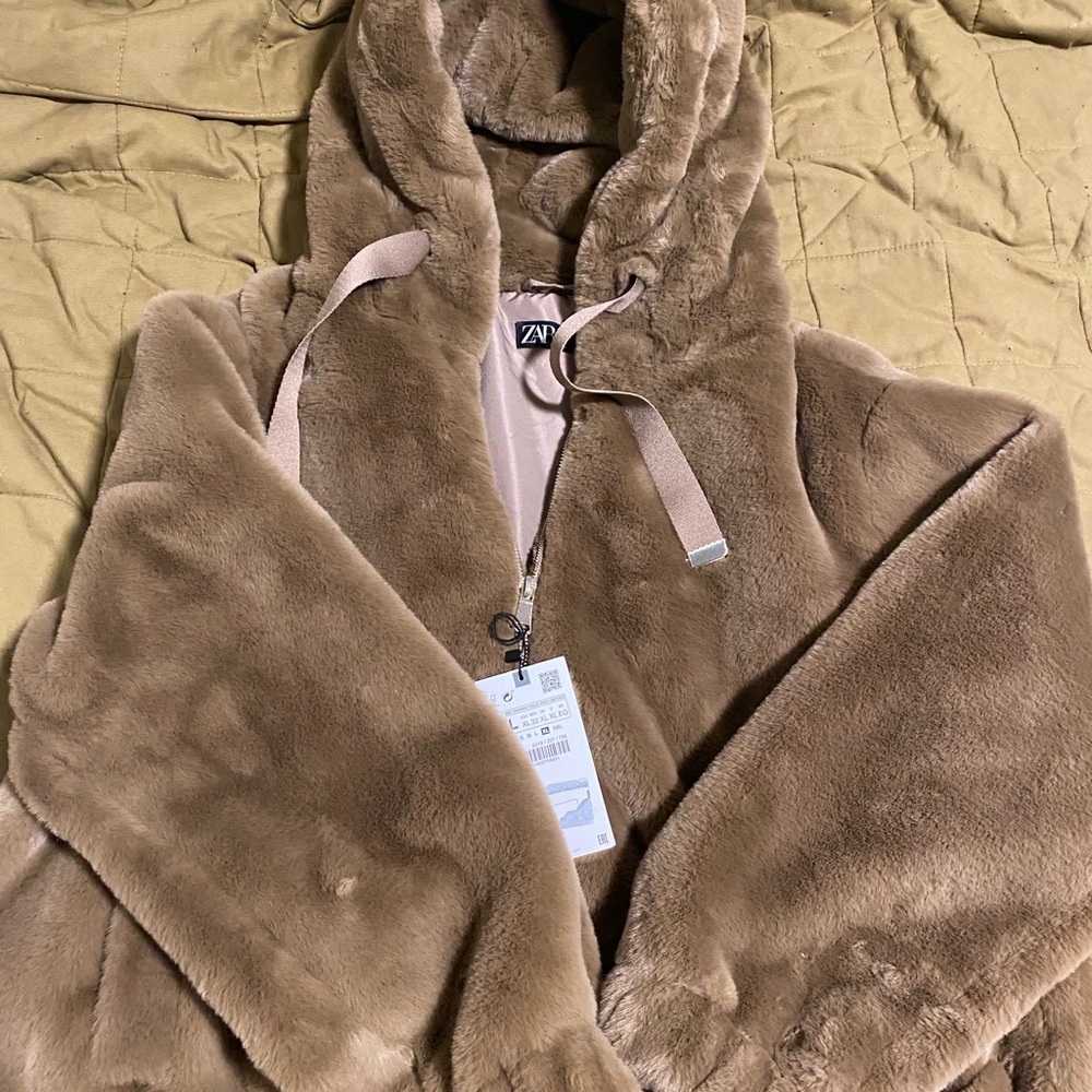 Never worn faux fur hooded jacket in brown mink XL